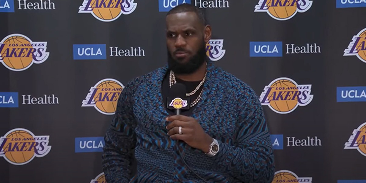 LeBron James durante un'intervista post partita