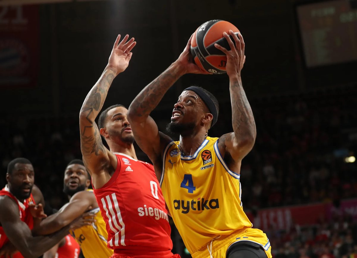 Lorenzo Brown in maglia Maccabi