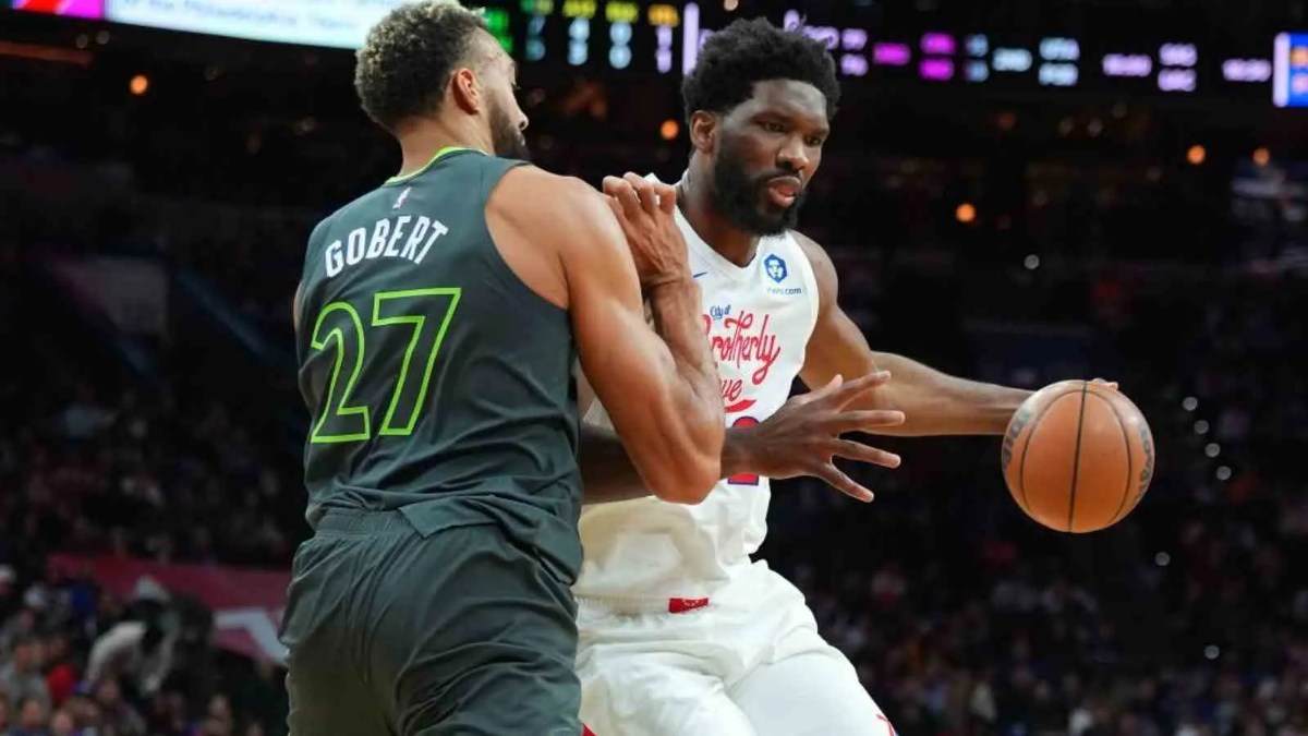 Rudy Gobert in difesa su Joel Embiid