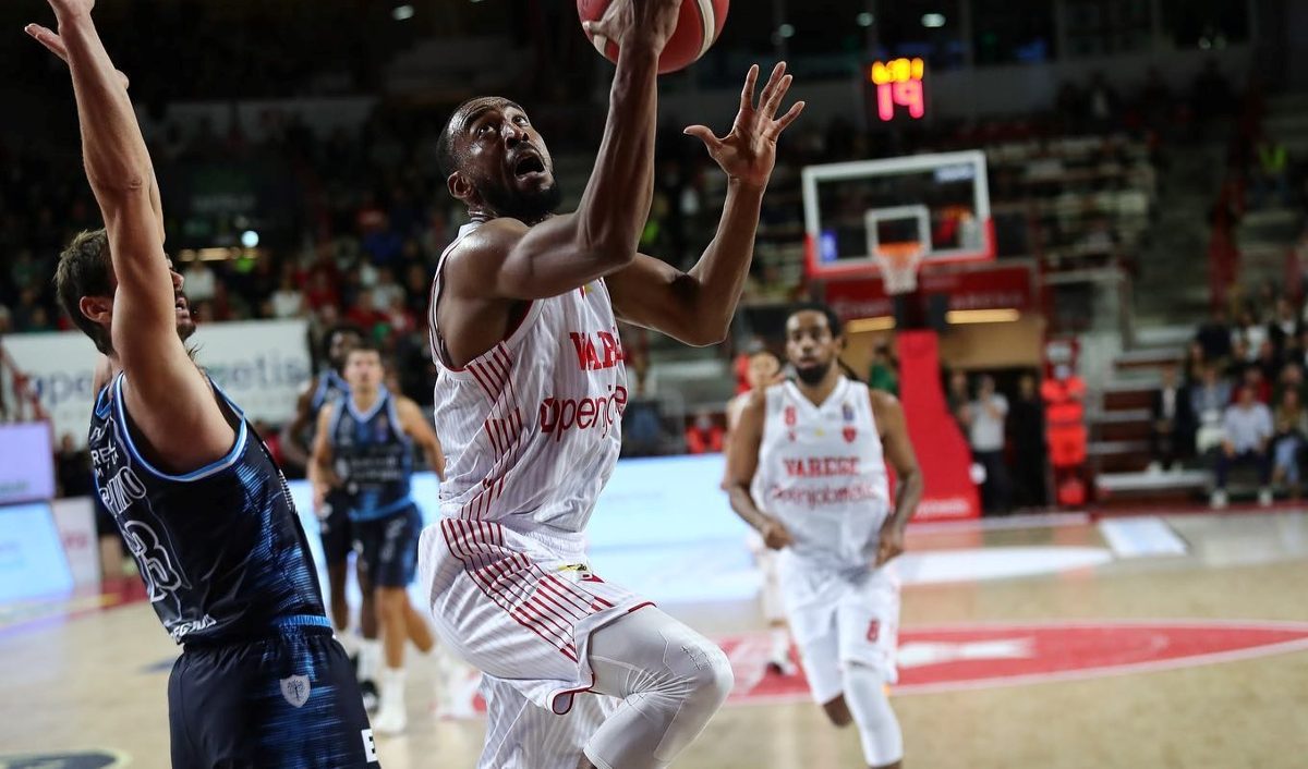 Markel Brown in maglia Pallacanestro Varese
