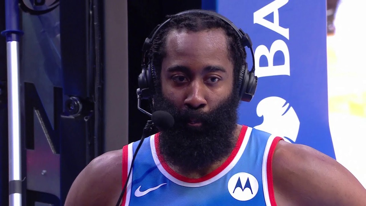 James Harden durante un'intervista post partita
