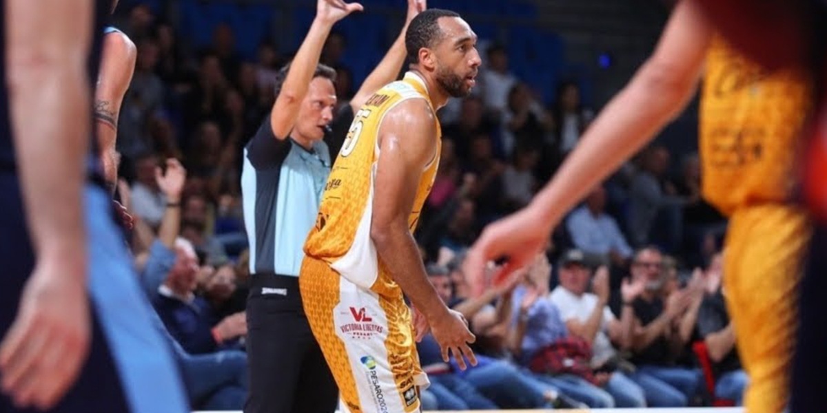 Kwan Cheatham in maglia Pesaro