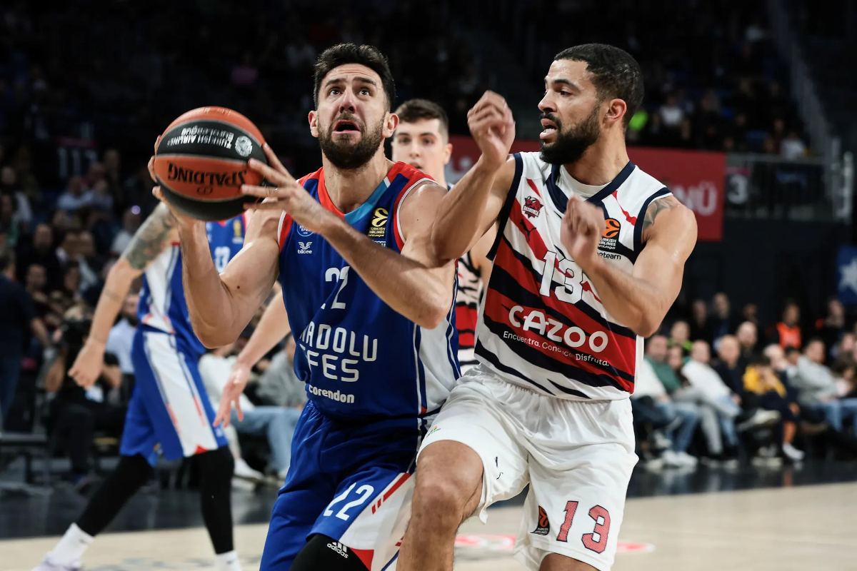 Vasilije Micic in maglia Efes