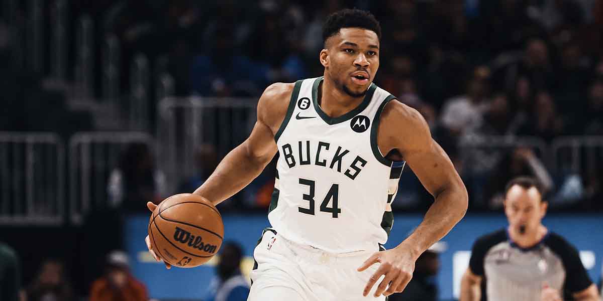 Giannis Antetokounmpo nella vittoria contro i Pistons