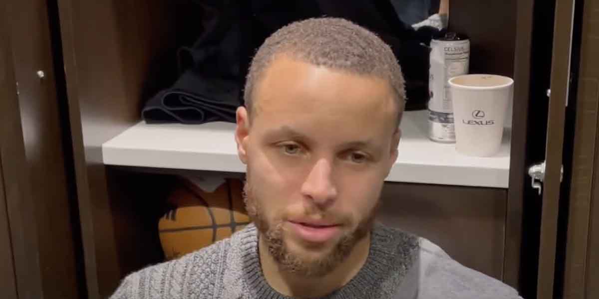 Steph Curry negli spogliatoi dopo la sconfitta contro i Timberwolves