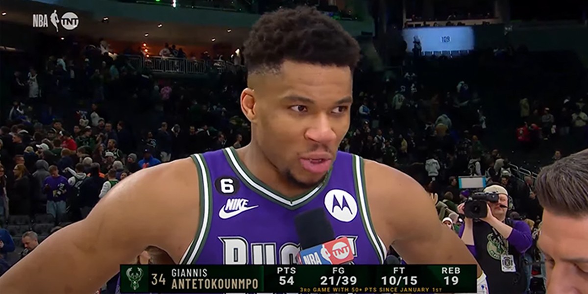 Giannis Antetokounmpo intervistato dopo i 54 punti ai Clippers