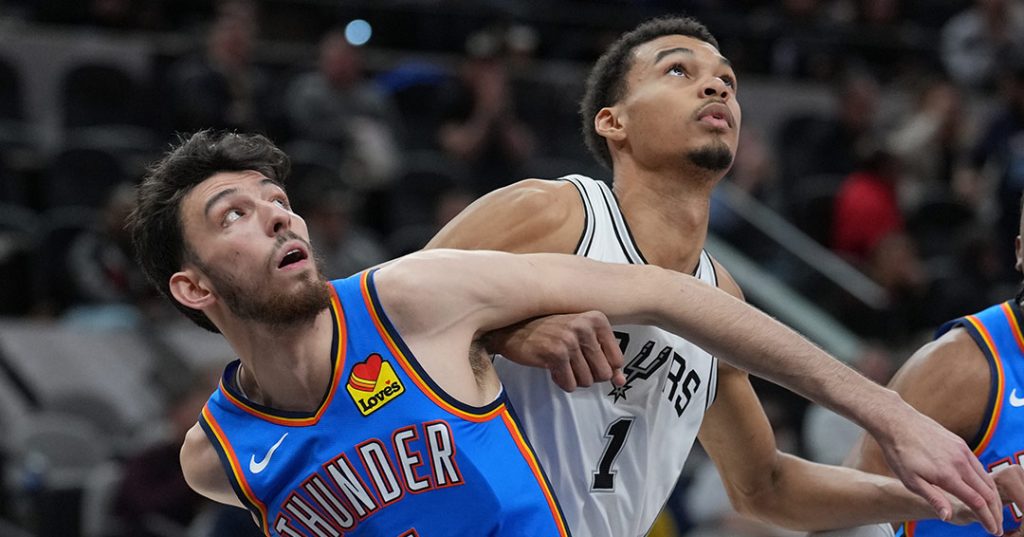 Chet Holmgren contro Victor Wembanyama durante la Regular Season 2023/24