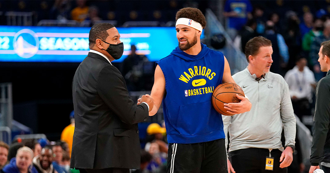 Mark Jackson con Klay Thompson prima di una partita di Regular Season dei Golden State Warriors