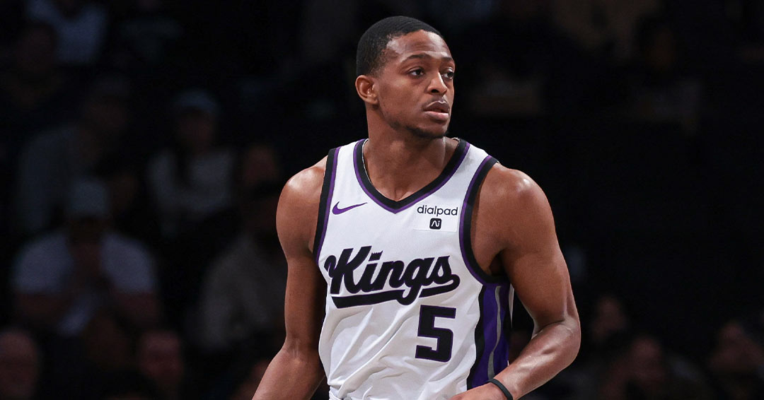 De'Aaron Fox in azione con la maglia dei Sacramento Kings