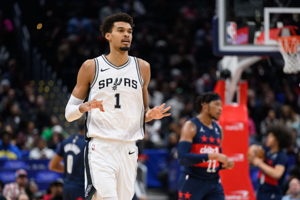 Victor Wembanyama, lungo dei San Antonio Spurs, contro i Washington Wizards