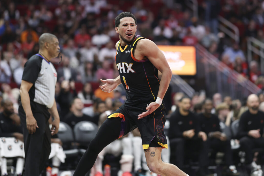 Devin Booker, Phoenix Suns, in un match di Regular Season NBA contro gli Houston Rockets