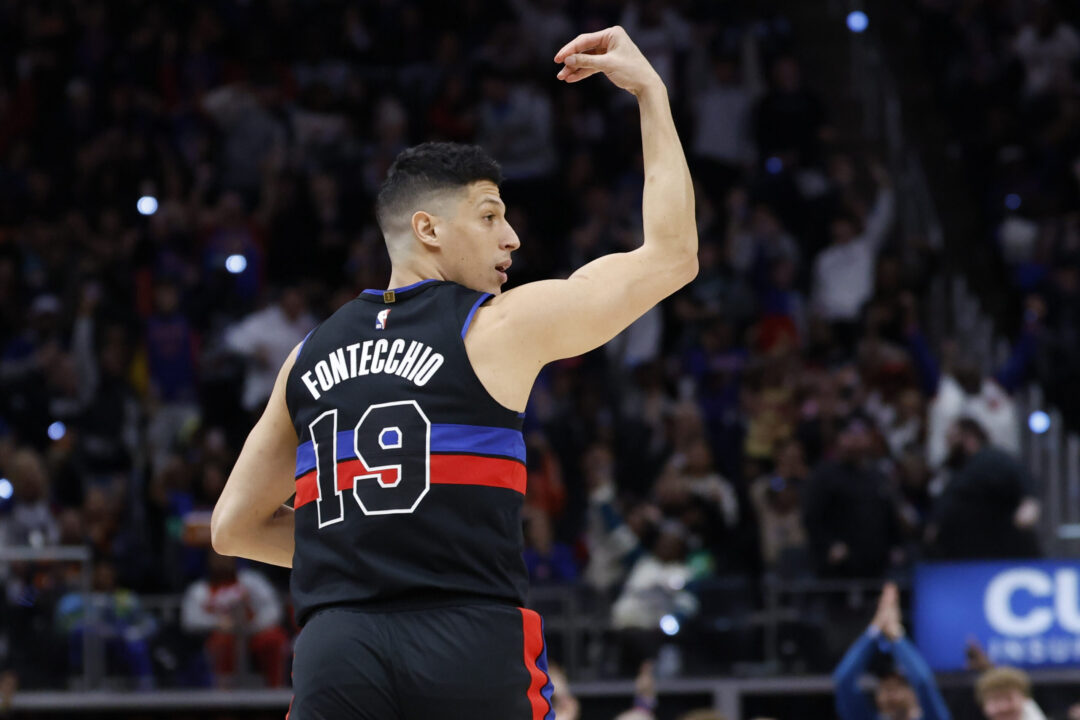 Simone Fontecchio, Detroit Pistons, esulta in un match di Regular Season