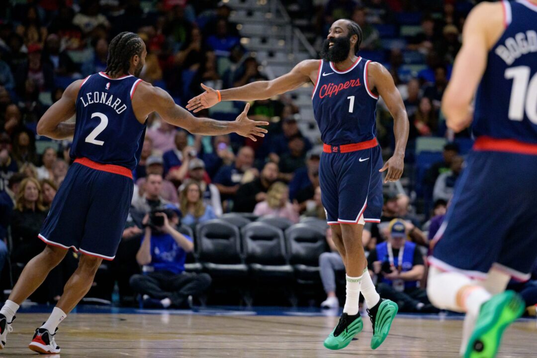 James Harden e Kawhi Leonard nel match di Regular Season tra Los Angeles Clippers e Dallas Mavericks