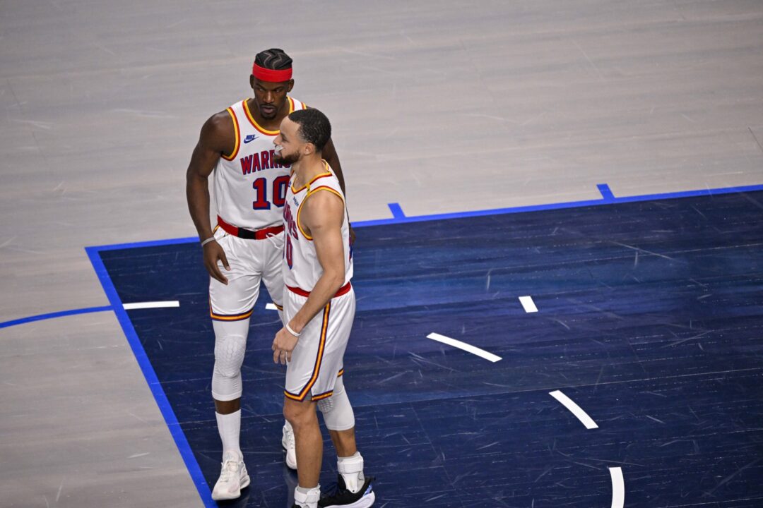 USA TODAY: Jimmy Butler e Stephen Curry durante un match di Regular Season tra Golden State Warriors e Dallas Mavericks