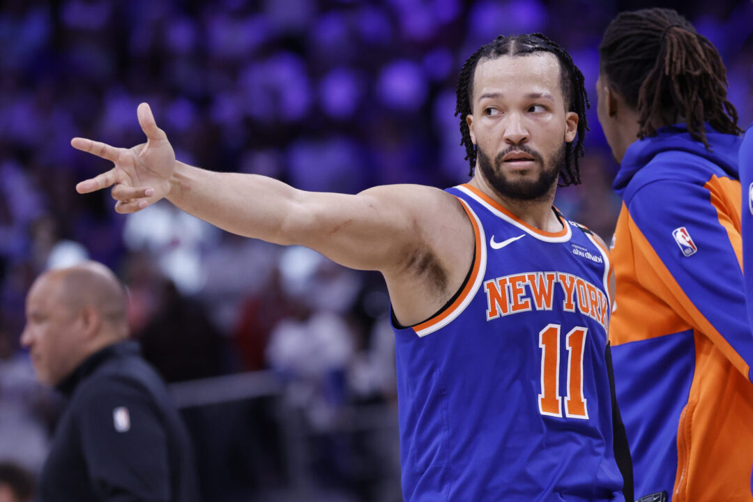 Jalen Brunson esulta dopo la tripla decisiva in Gara-6 della serie di primo turno dei Playoff NBA 2025 tra New York Knicks e Detroit Pistons