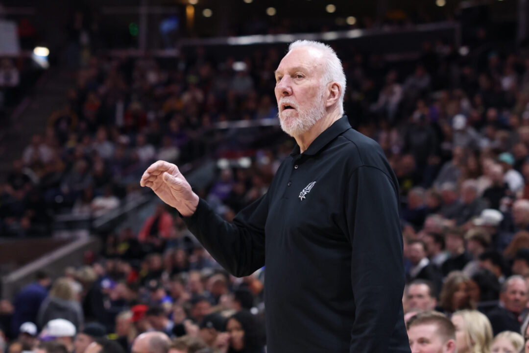 Gregg Popovich, capo allenatore dei San Antonio Spurs durante la stagione regolare NBA 2024/25