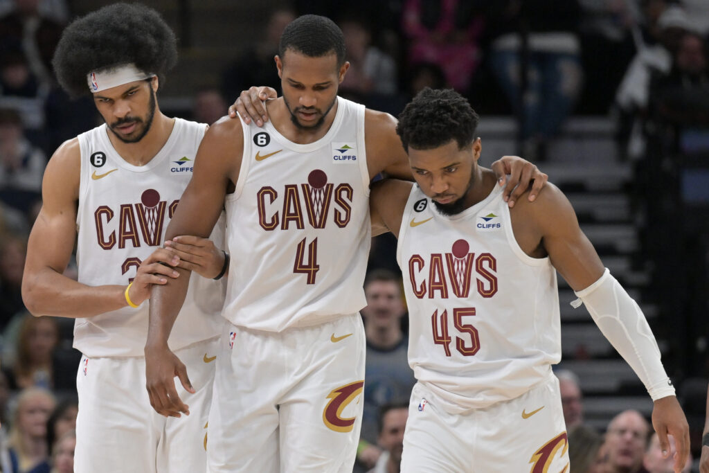 Jarrett Allen, Evan Mobley e Donovan Mitchell Playoff NBA Cavs