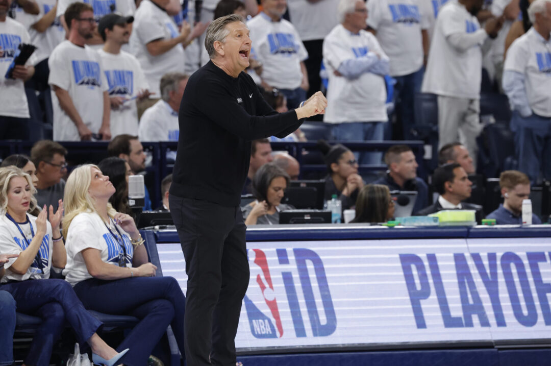 Chris Finch in Gara -1 delle Western Conference Finals 2025 tra Minnesota Timberwolves e Oklahoma City Thunder