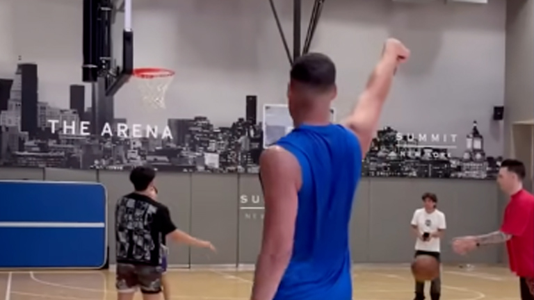 Klay Thompson hits 72 THREES in a row