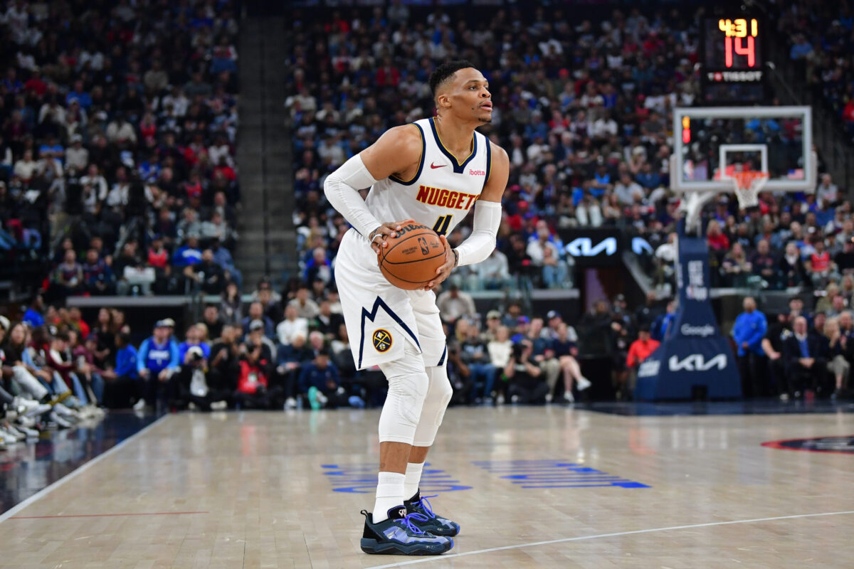 Russell Westbrook in azione con la maglia dei Denver Nuggets