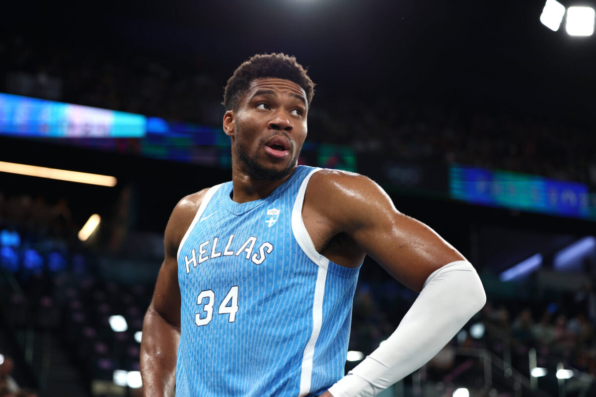 Giannis Antetokounmpo con la maglia della Grecia alle Olimpiadi di Parigi 2024