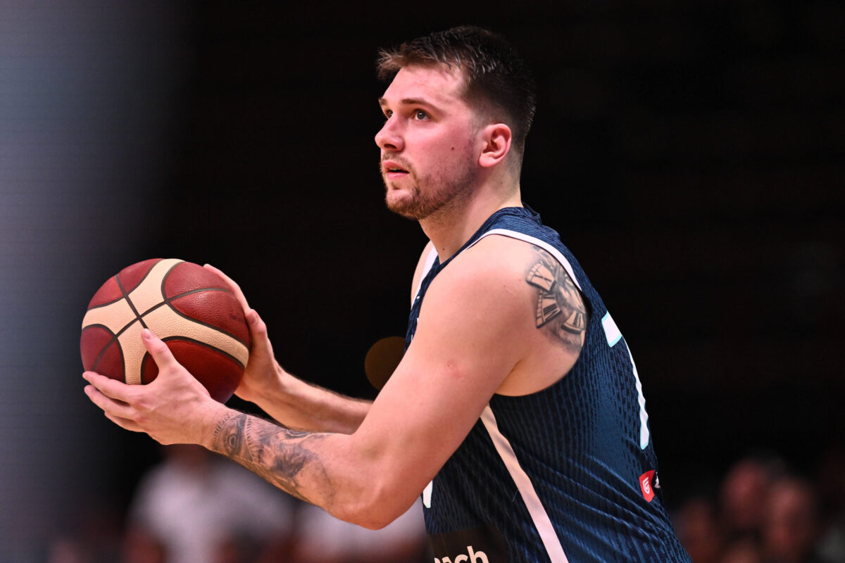 Luka Doncic con la maglia della Slovenia