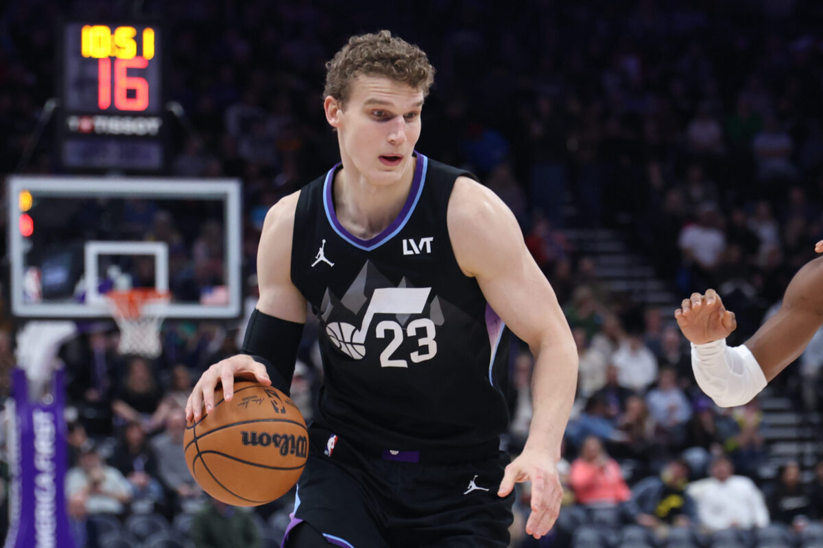 Lauri Markkanen in azione con la maglia degli Utah Jazz