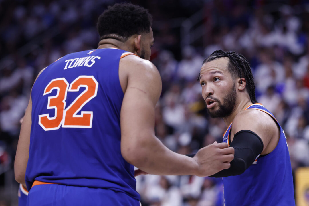 Jalen Brunson e Karl-Anthony Towns in azione con la maglia dei New York Knicks