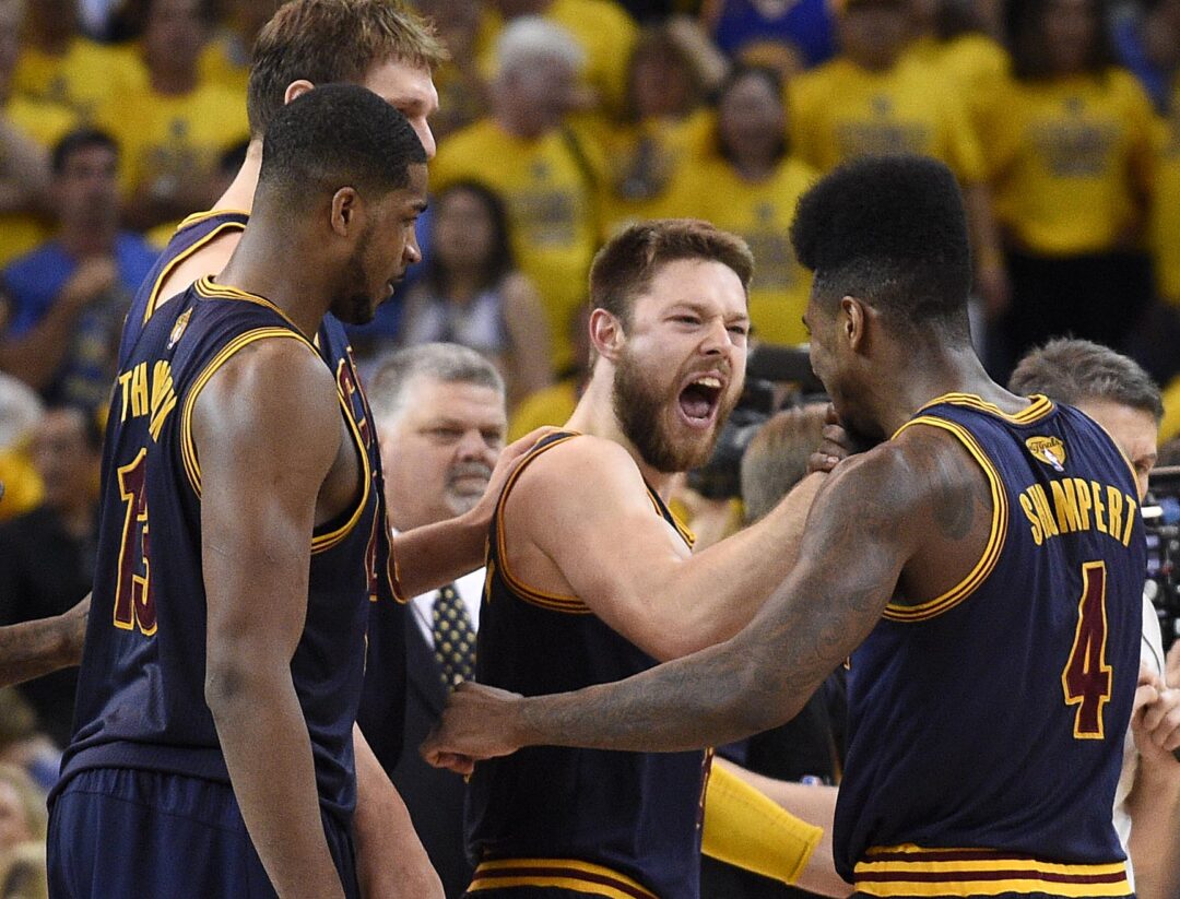 Matthew Dellavedova in azione con i Cleveland Cavaliers alle NBA Finals 2016