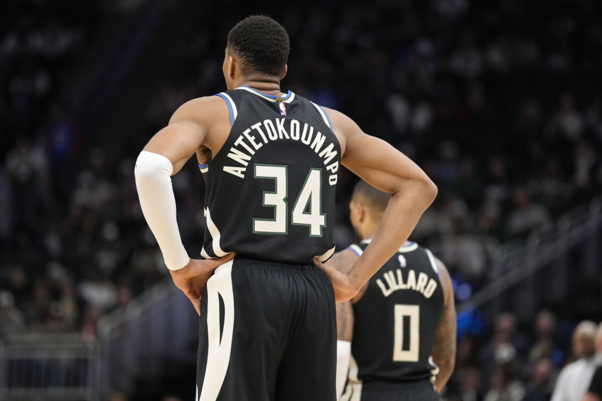 Giannis Antetokounmpo in azione con i Milwaukee Bucks