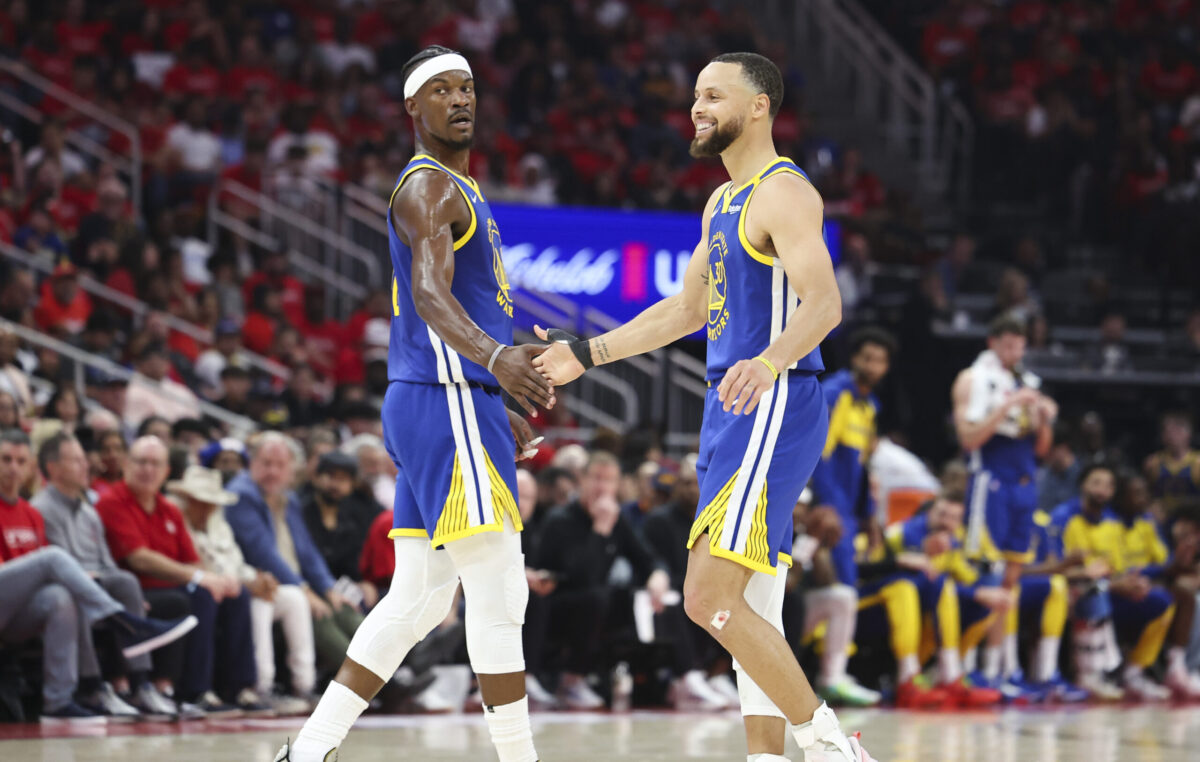 Jimmy Butler e Stephen Curry in azione con i Golden State Warriors