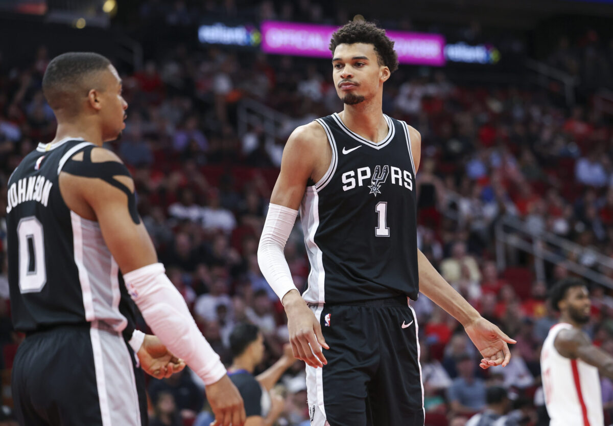 Victor Wembanyama in azione con la maglia degli Spurs