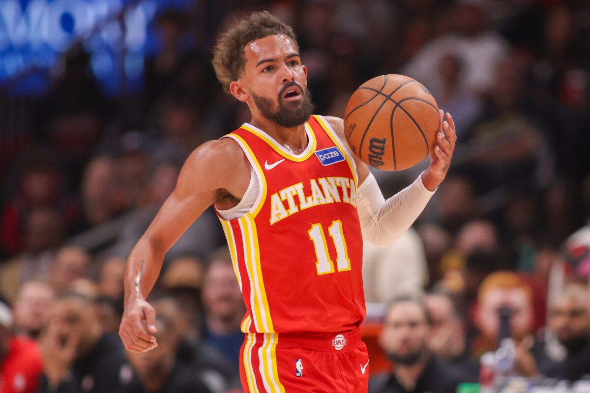 Trae Young in azione con gli Atlanta Hawks