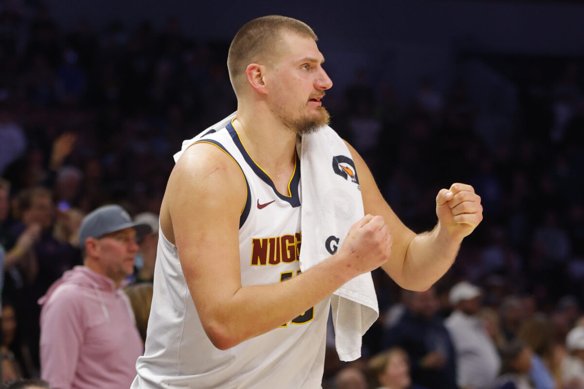 Nikola Jokic in azione con la maglia dei Denver Nuggets