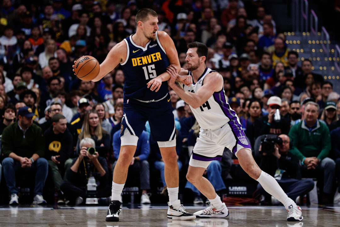 Nikola Jokic in azione con la maglia dei Denver Nuggets