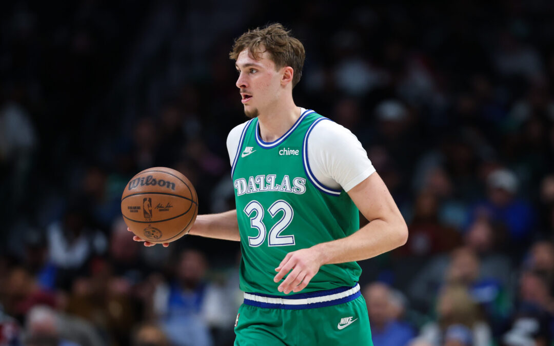Cooper Flagg in azione con la maglia dei Mavericks