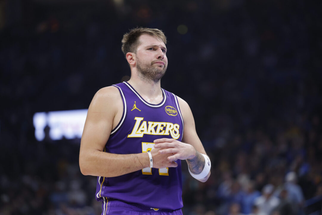 Luka Doncic in azione con i Los Angeles Lakers