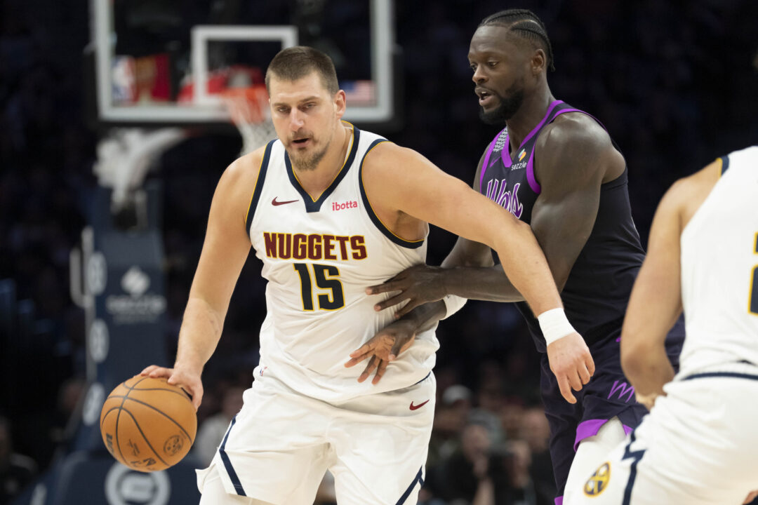 Nikola Jokic in azione con la maglia dei Denver Nuggets