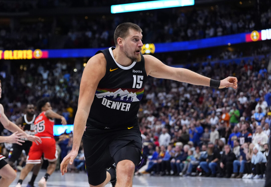 Nikola Jokic in azione con i Denver Nuggets
