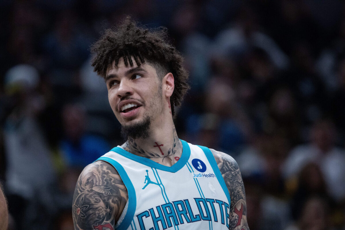 LaMelo Ball in azione con gli Charlotte Hornets