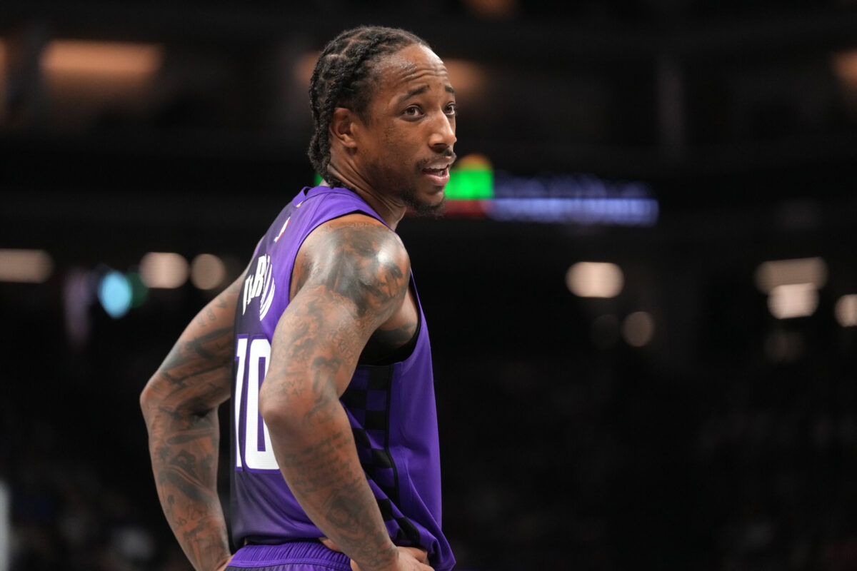 DeMar DeRozan con la maglia dei Sacramento Kings