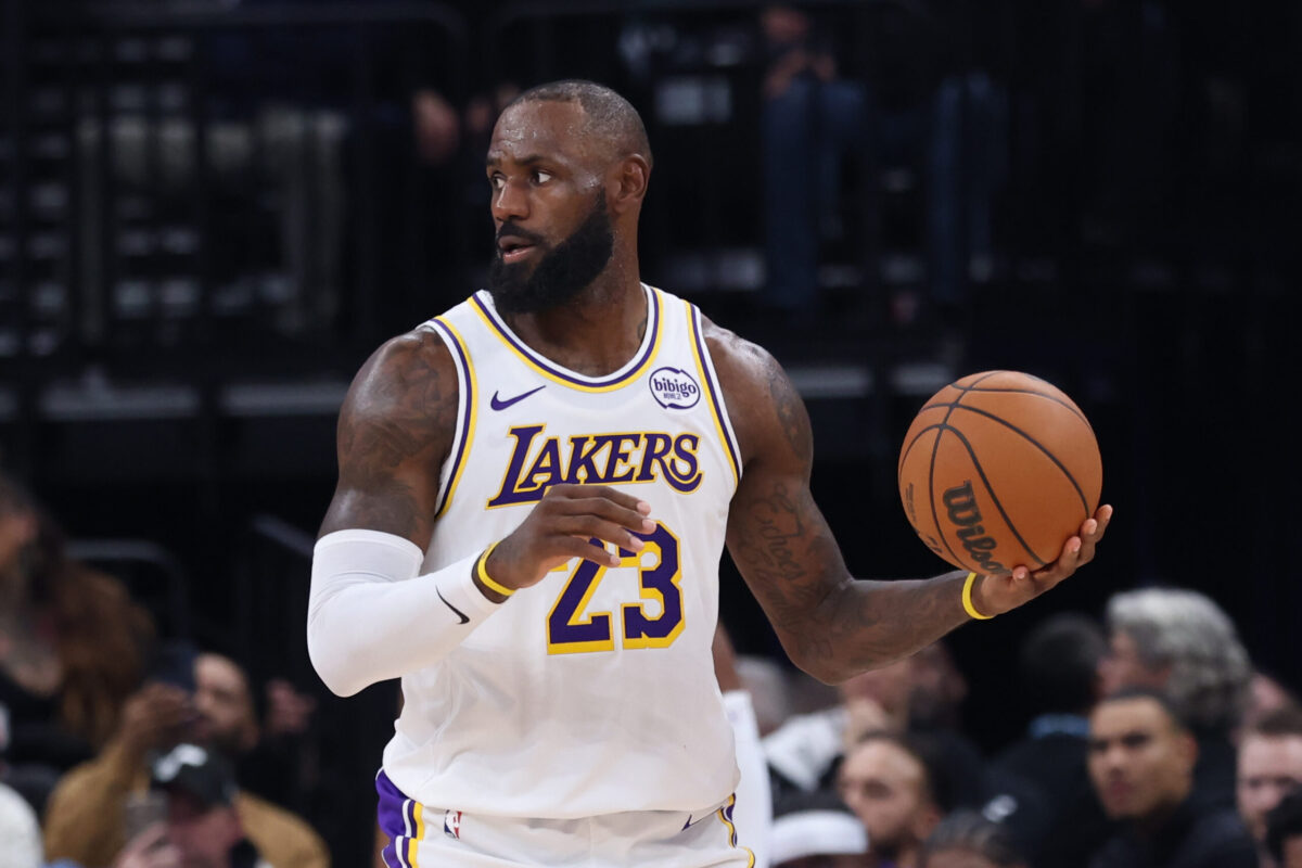 LeBron James in azione con i Los Angeles Lakers