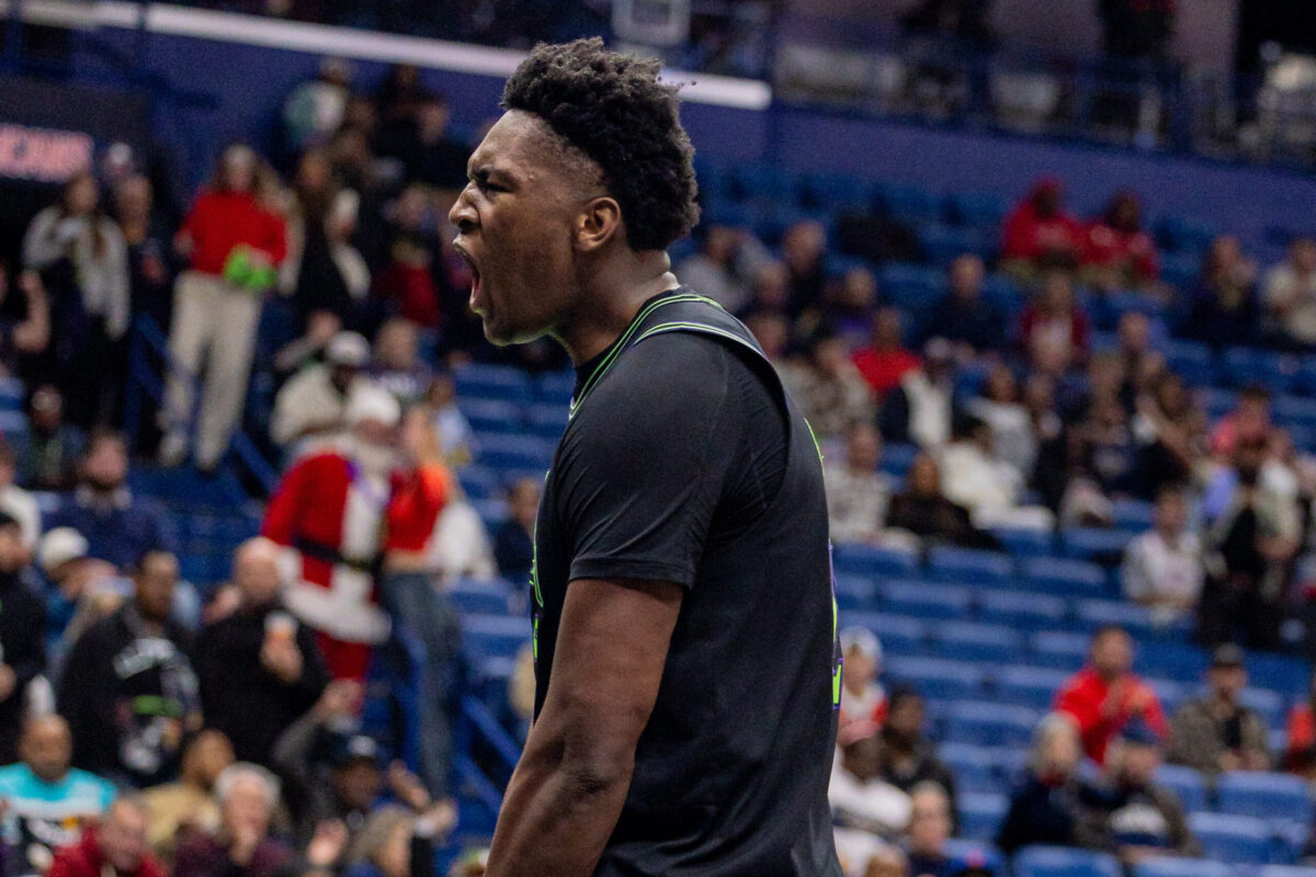 Derik Queen Pelicans