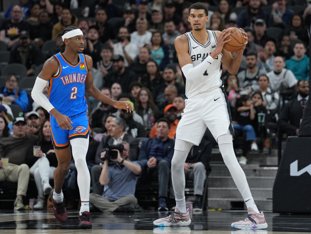 Victor Wembanyama contro Shai Gilgeous-Alexander in Spurs-Thunder