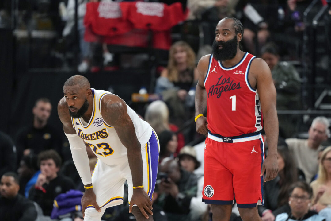 LeBron James e James Harden nel derby tra Lakers e Clippers