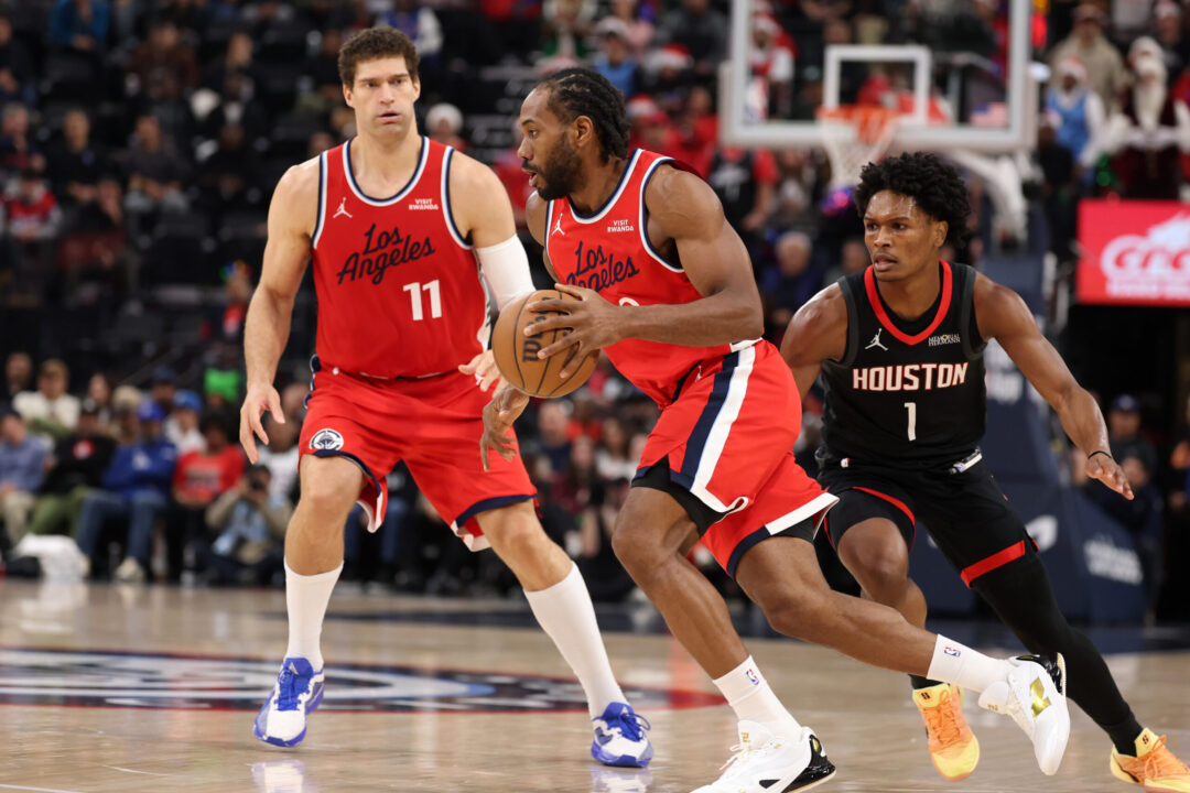 Kawhi Leonard in palleggio contro Amen Thompson, Clippers-Rockets