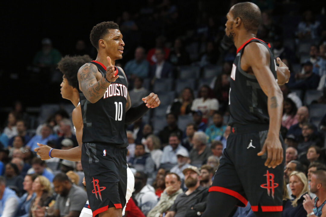 Jabari Smith Jr con Kevin Durant in maglia Houston Rockets