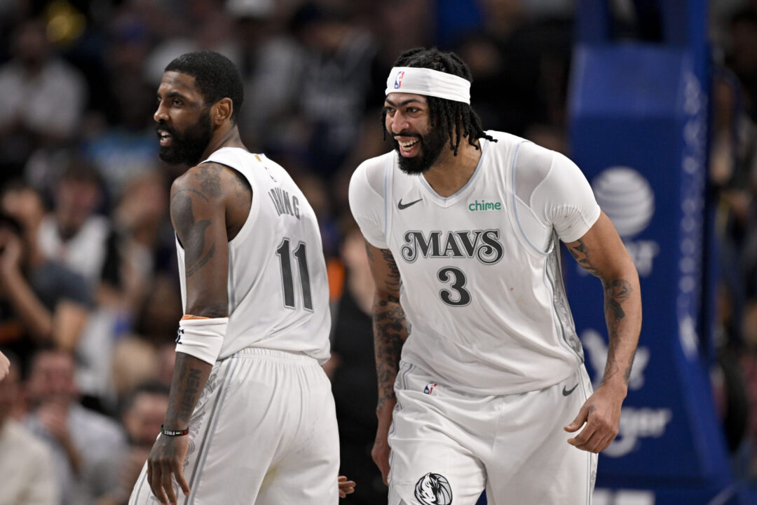 Anthony Davis e Kyrie Irving in maglia Dallas Mavericks