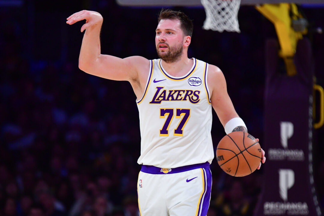 Luka Doncic con la maglia dei Lakers