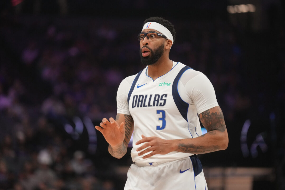 Anthony Davis, ala dei Dallas Mavericks
